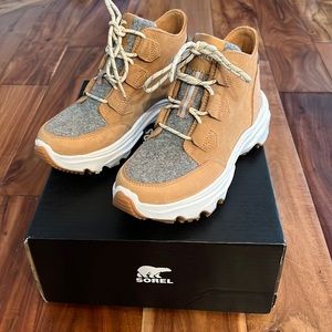 Sorel Kinetic breakthrough booties size 7